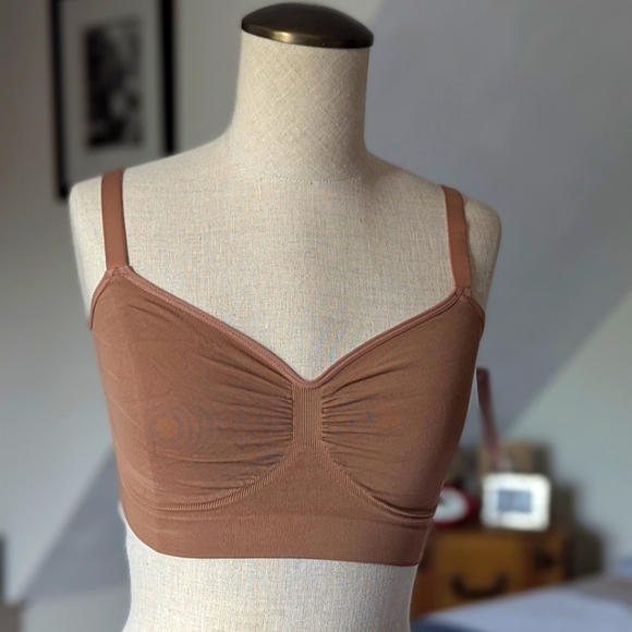 Wireless Seamless Bra - Picture 1 of 6